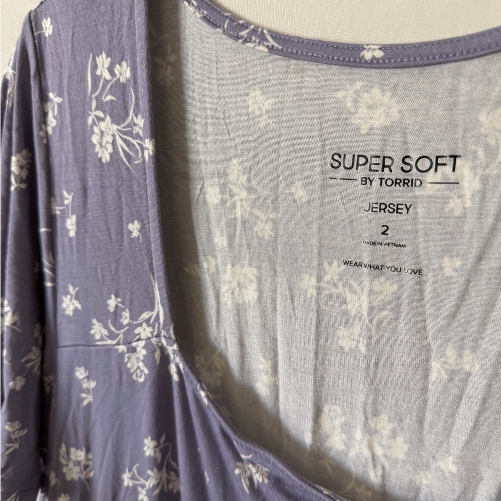 torrid Lavender Floral Scoop Neck Short Sleeve Dress - Picture 3 of 3